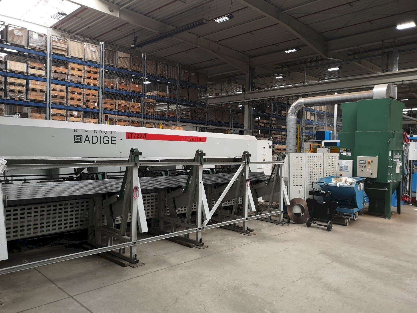 Links zicht van BLM ADIGE LT 722 machine