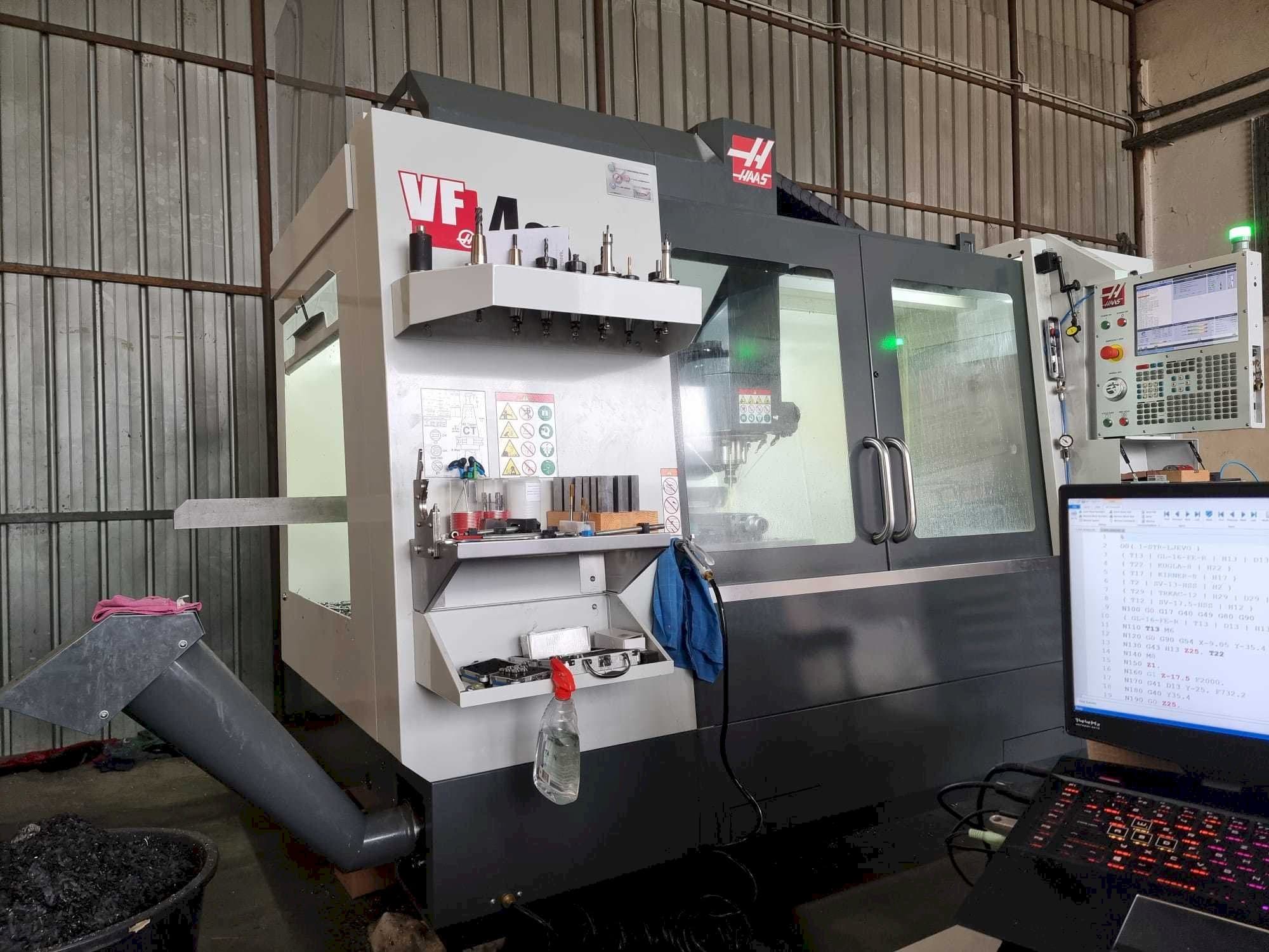 Vooraanzicht van HAAS VF4SS machine