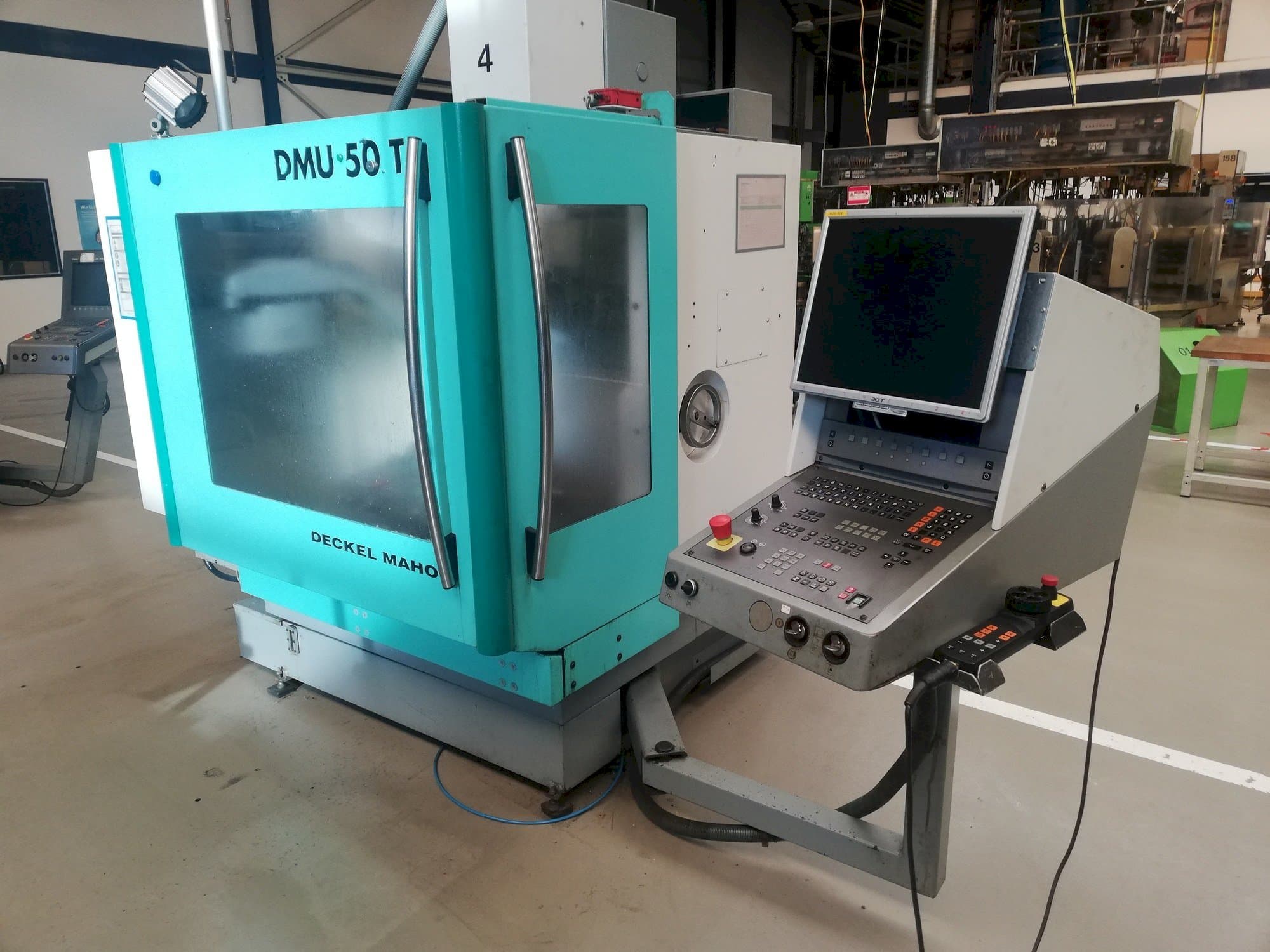 Vooraanzicht van DECKEL MAHO DMU 50T machine