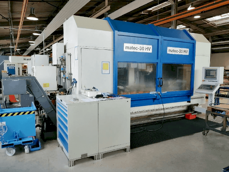 Vooraanzicht  van Matec 30 HV  machine