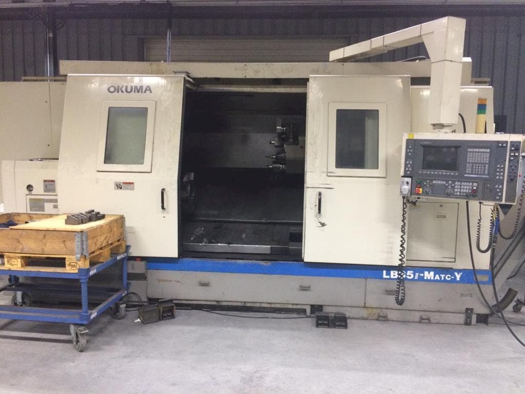 Vooraanzicht van Okuma LB35 II machine
