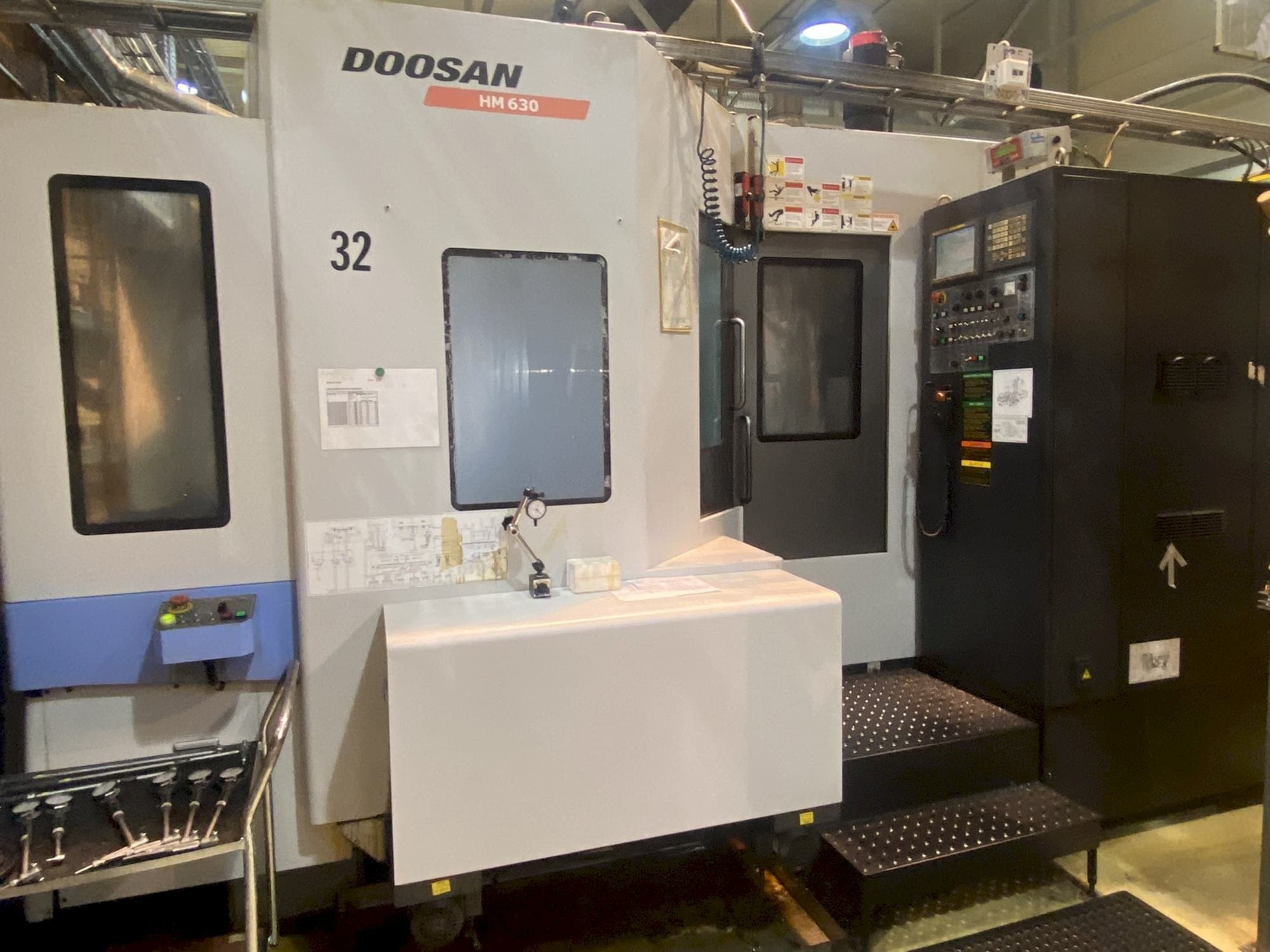 Vooraanzicht van DOOSAN HM 630 machine