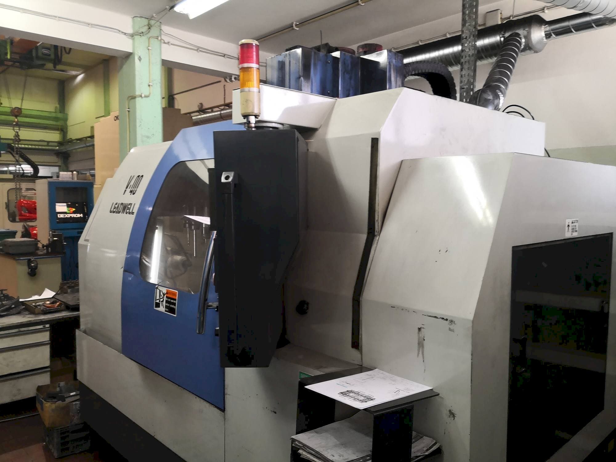Vooraanzicht van Leadwell V-40 machine