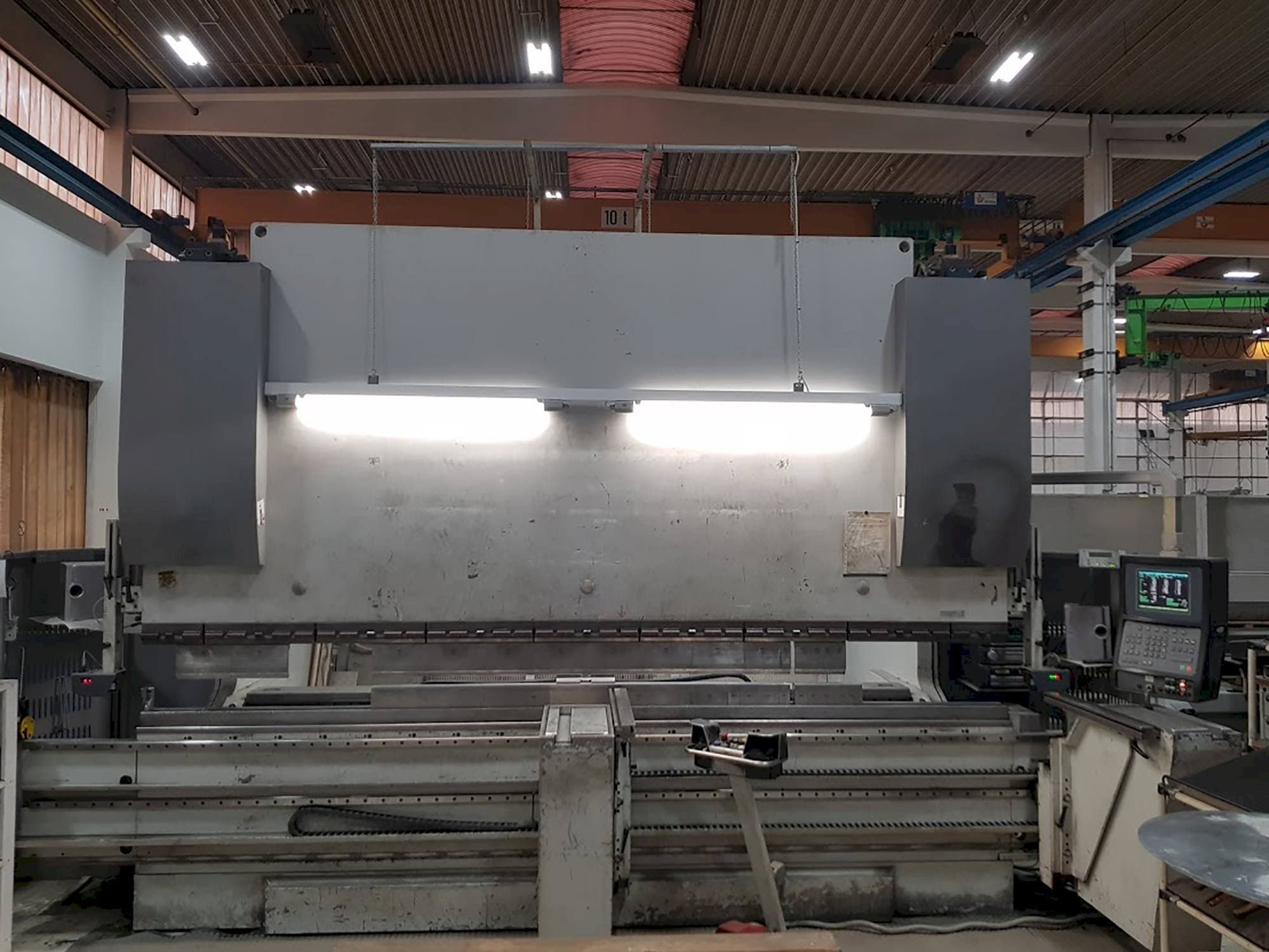 Vooraanzicht  van EHT Multipress 300-40  machine