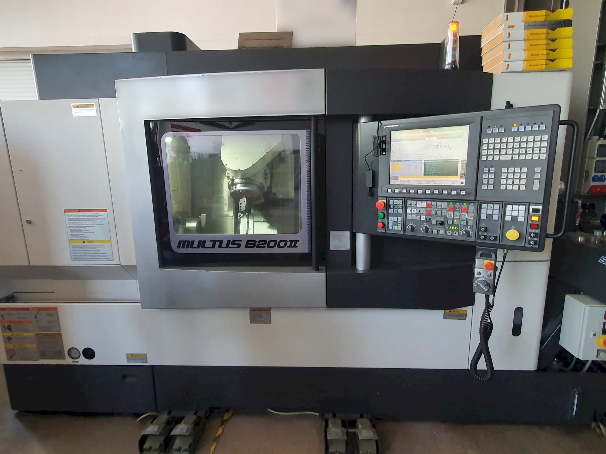 Vooraanzicht van Okuma MULTUS B200II CX750 machine