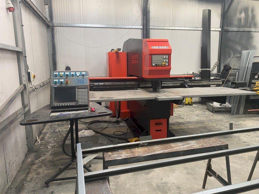 Vooraanzicht van FIM Vulcano 30/1000CNC machine