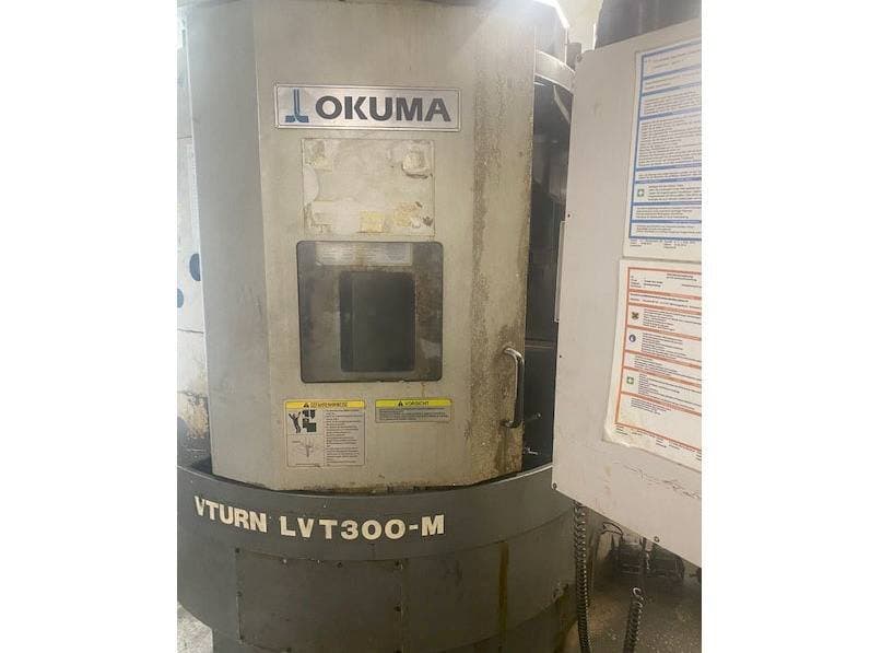 Vooraanzicht van Okuma LVT300M machine