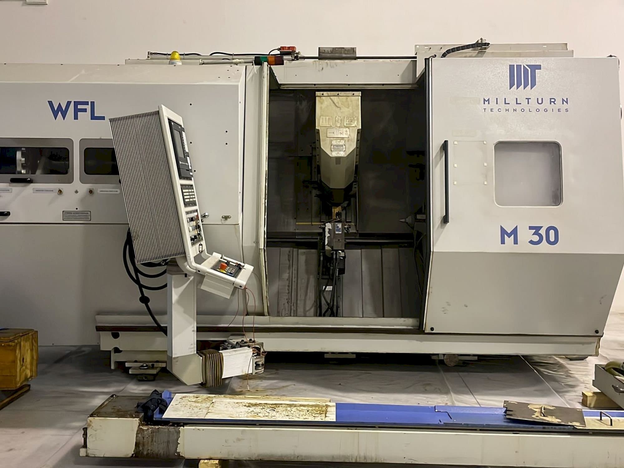 Vooraanzicht van WFL Millturn M30 machine