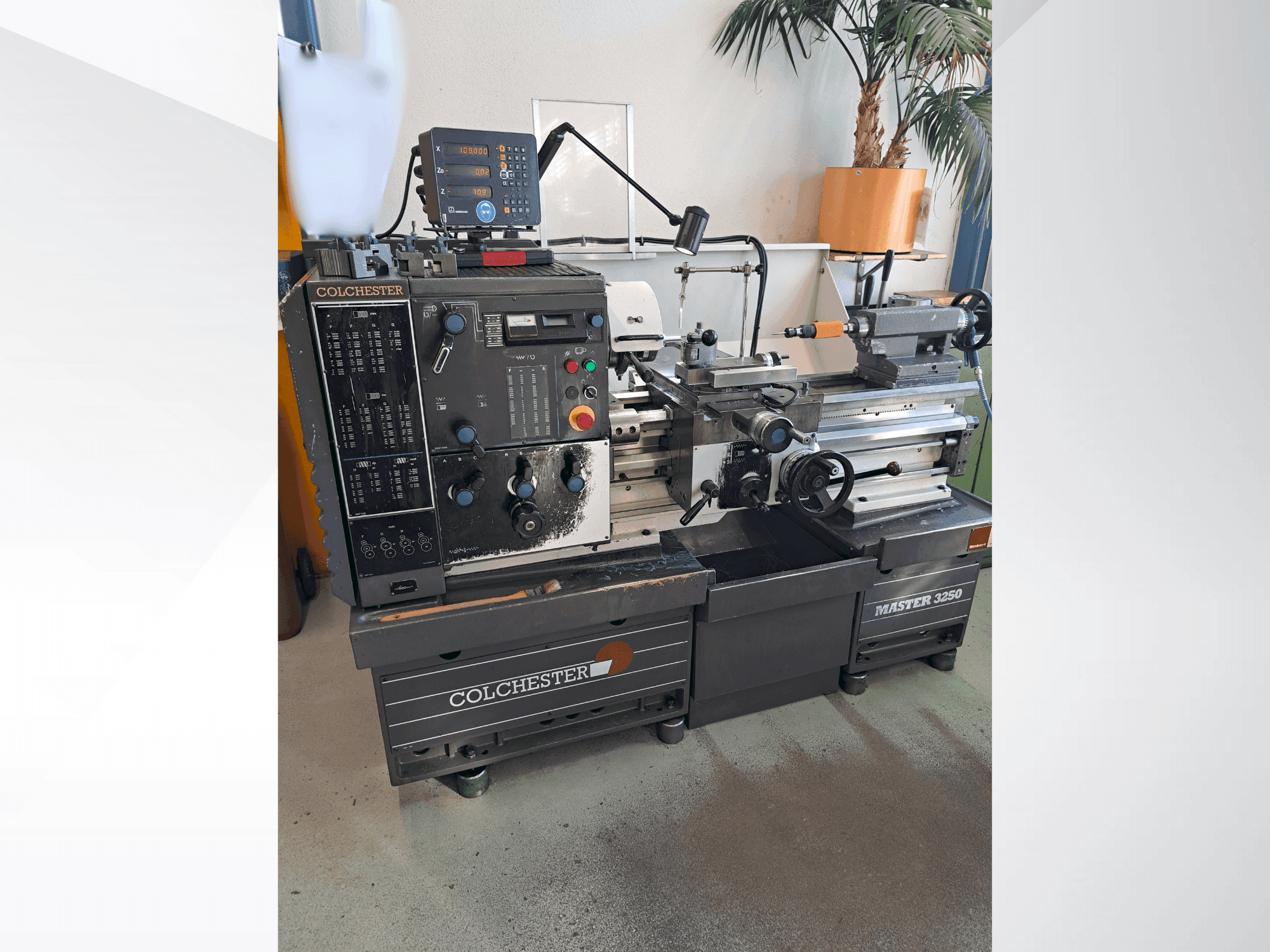 Vooraanzicht van Colchester Master 3250 machine