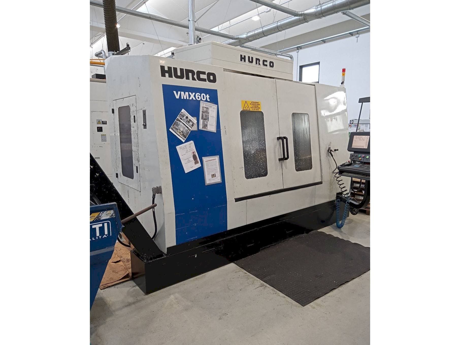 Vooraanzicht van Hurco VMX 60T machine