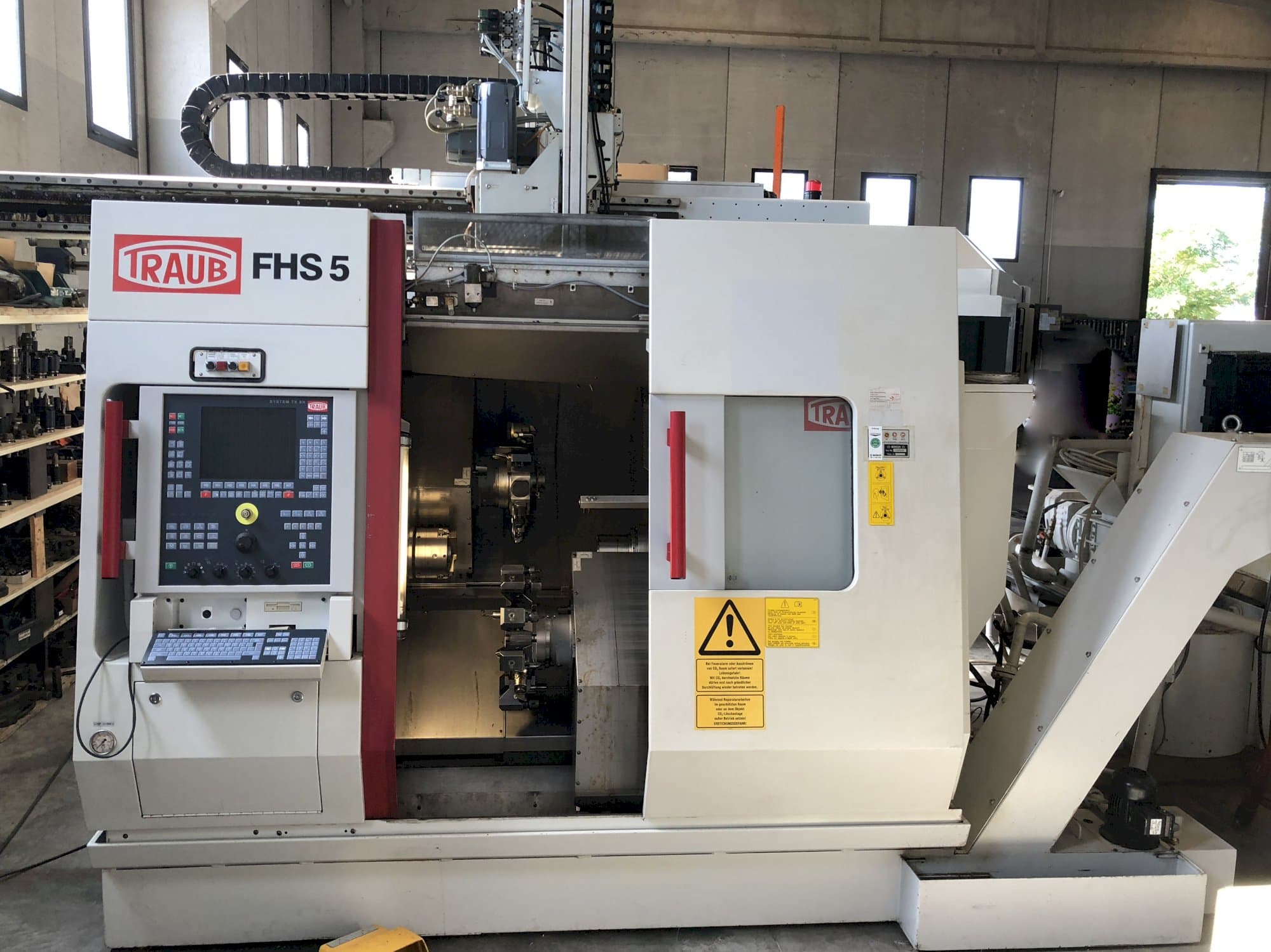 Vooraanzicht van TRAUB TNC 42 machine