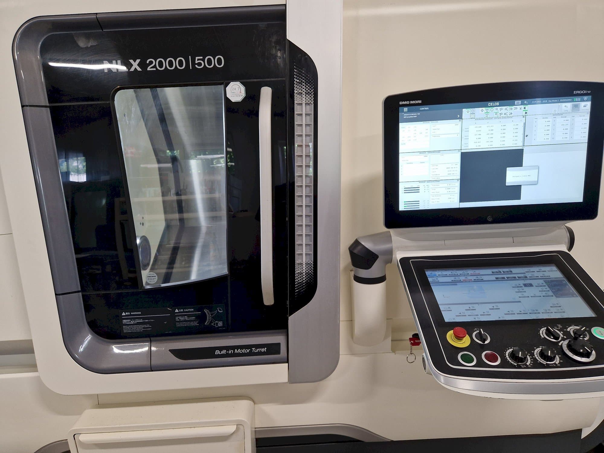 Vooraanzicht van DMG NLX2000SY-500 machine