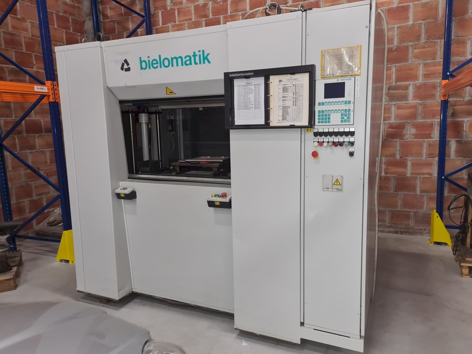 Vooraanzicht van bielomatik K3215 machine