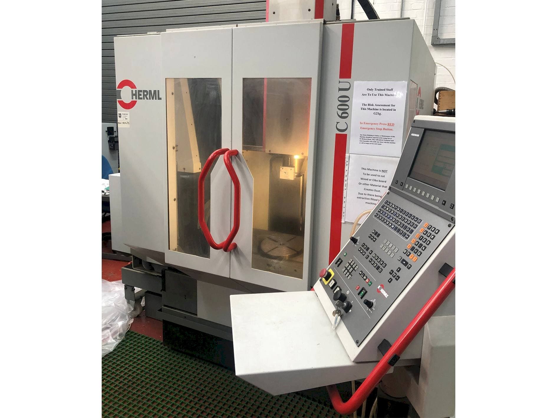 Vooraanzicht van HERMLE B 600 U machine