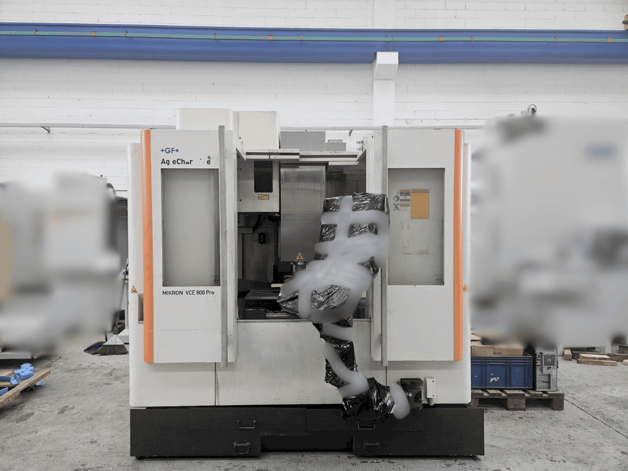 Vooraanzicht  van +GF+ AGIE CHARMILLES VCE 800 PRO  machine