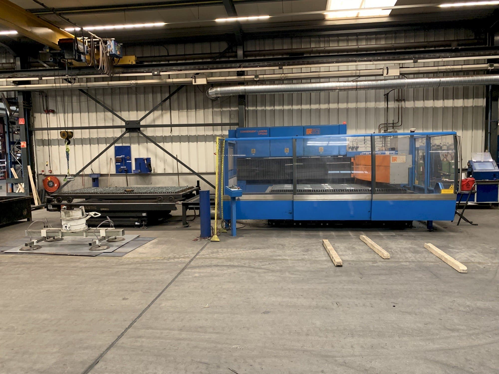 Vooraanzicht  van Prima Power Platino 1530 4,0 kW C02  machine
