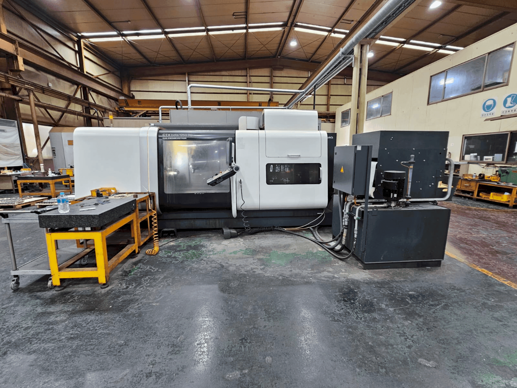 Vooraanzicht van DMG MORI Gildemeister CTX 1250 TC machine