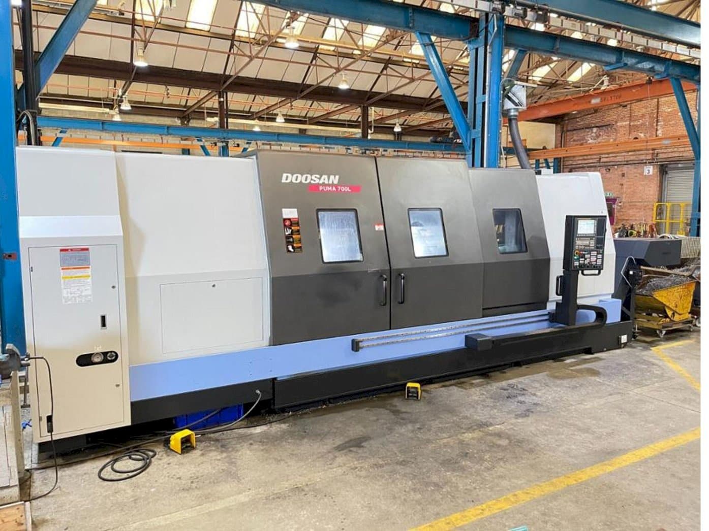 Vooraanzicht van Doosan Puma 700L machine