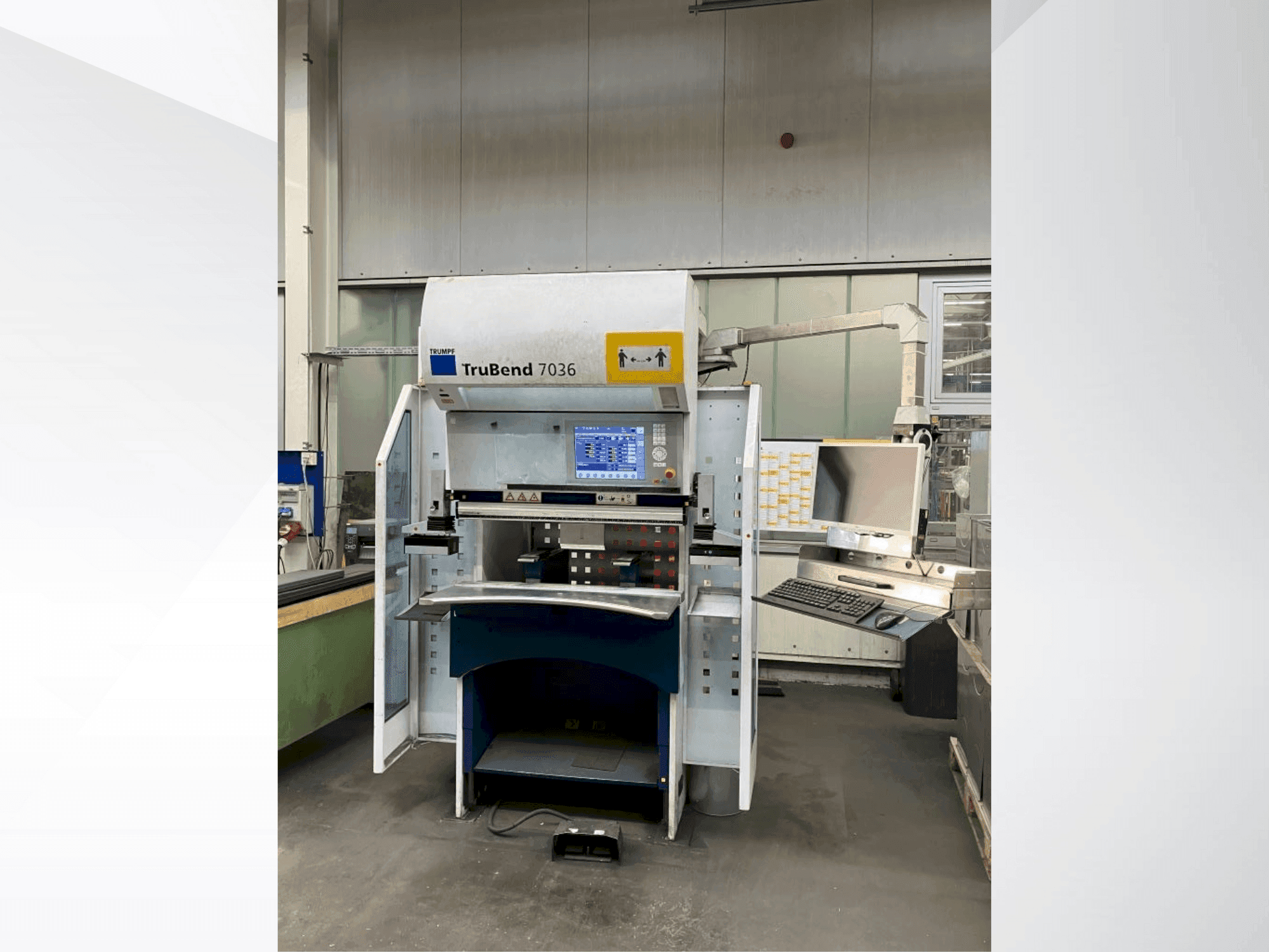 Vooraanzicht van TRUMPF TruBend 7036 machine