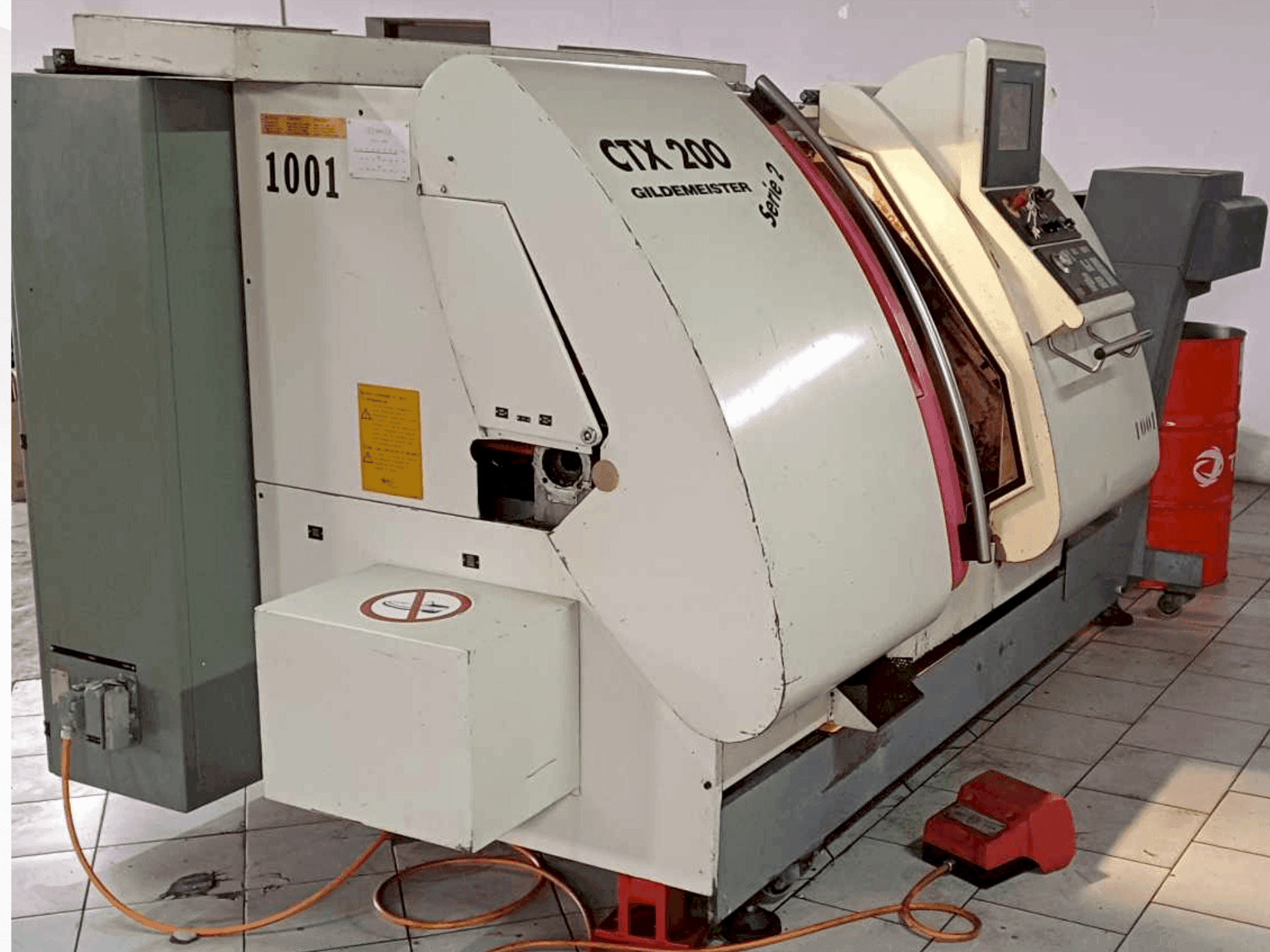 Vooraanzicht van Gildemeister CTX 200 S2 machine