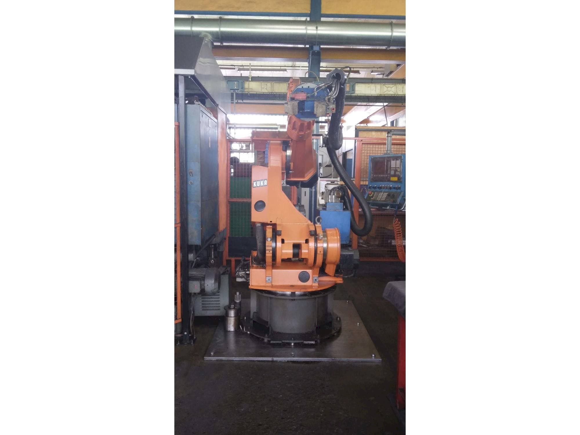 Vooraanzicht van KUKA IR 760/120.0 machine