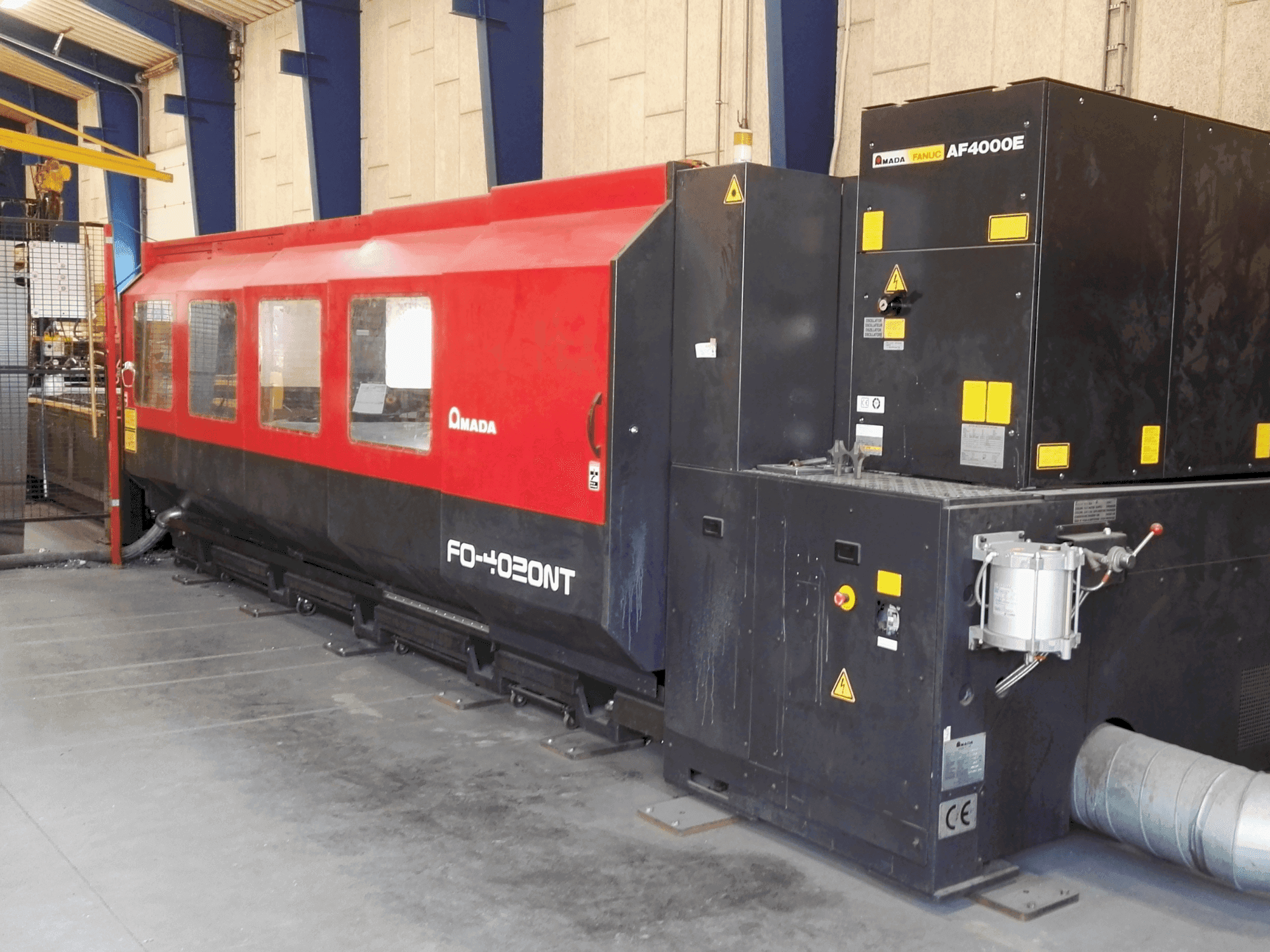 Vooraanzicht van AMADA FO-4020NT (2005) machine