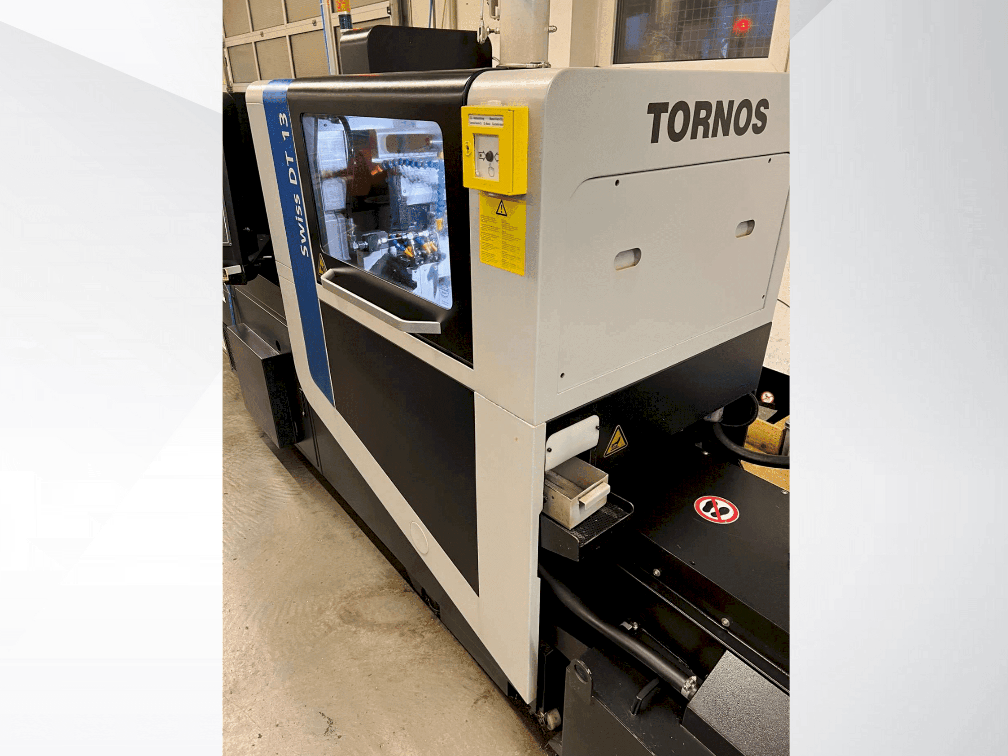 Vooraanzicht van Tornos Swiss DT 13 machine
