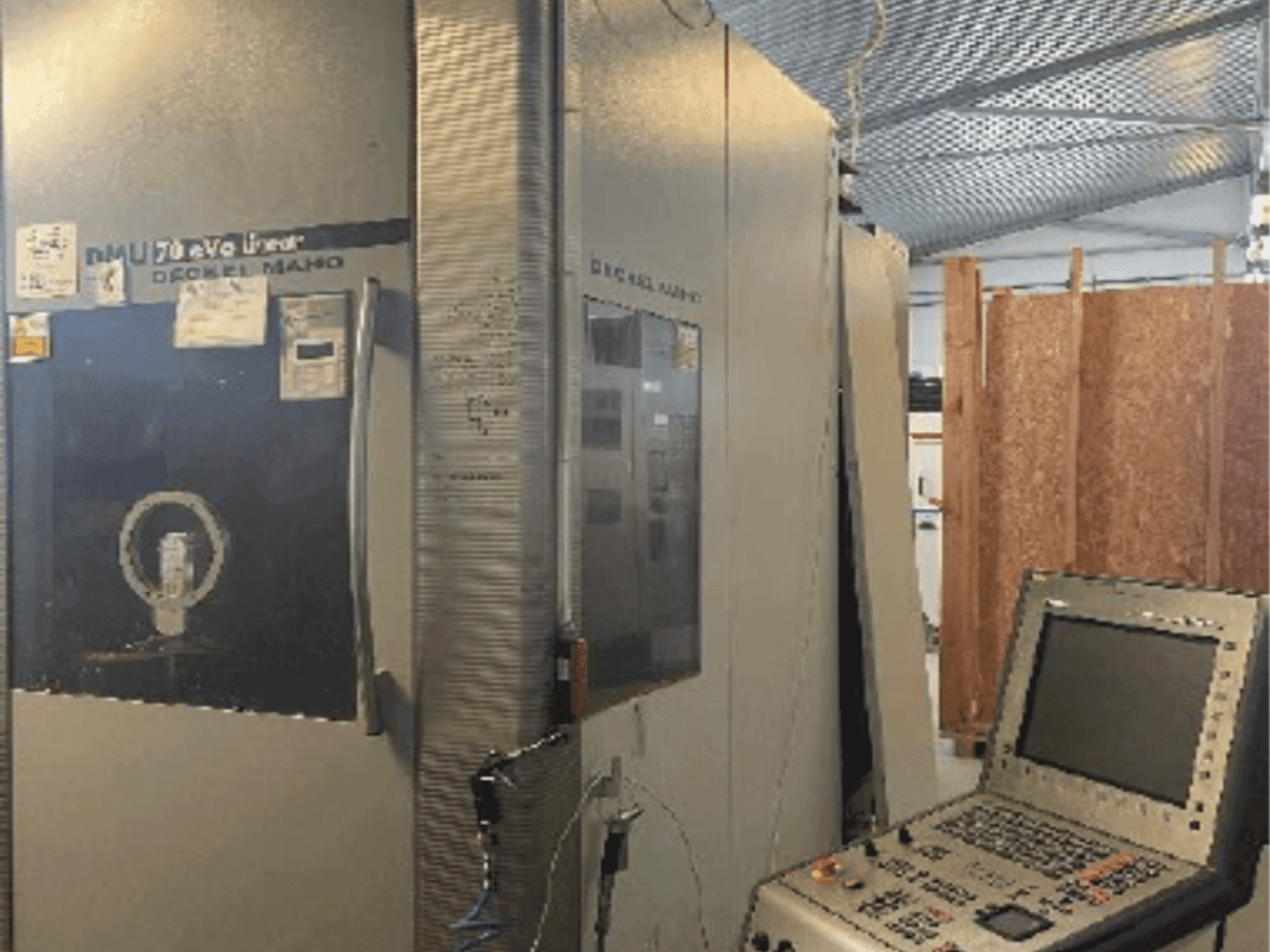 Vooraanzicht  van DMG DECKEL MAHO DMU 70 eVo  machine