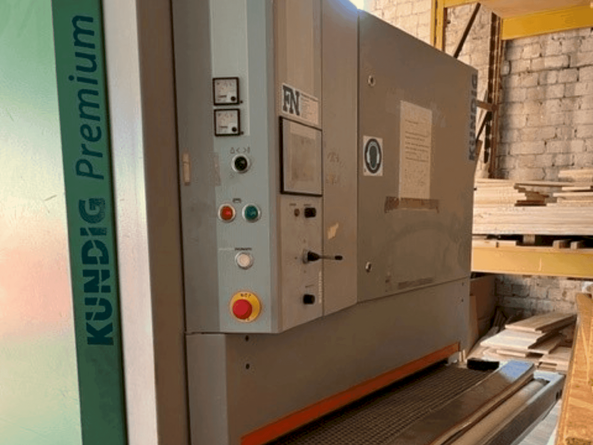 Vooraanzicht van Kundig Premium 2 1100-RE machine