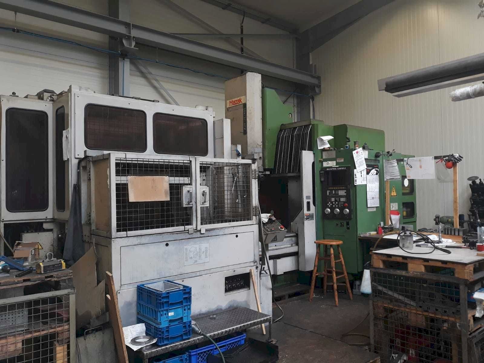 Vooraanzicht van Mazak AJV 25/405 machine