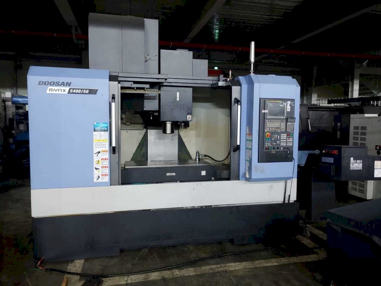 Vooraanzicht van Doosan MYNX 5400/50 machine