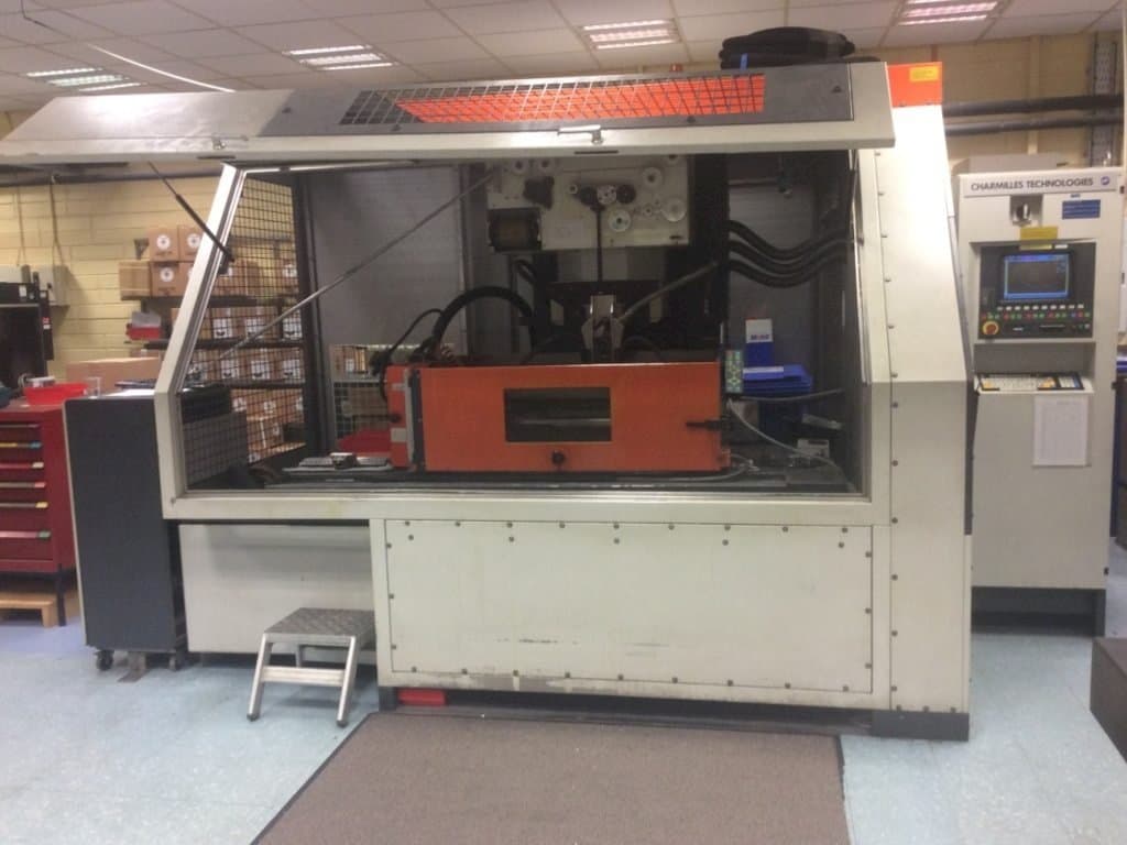Vooraanzicht van CHARMILLES Robofil 4020 SI machine
