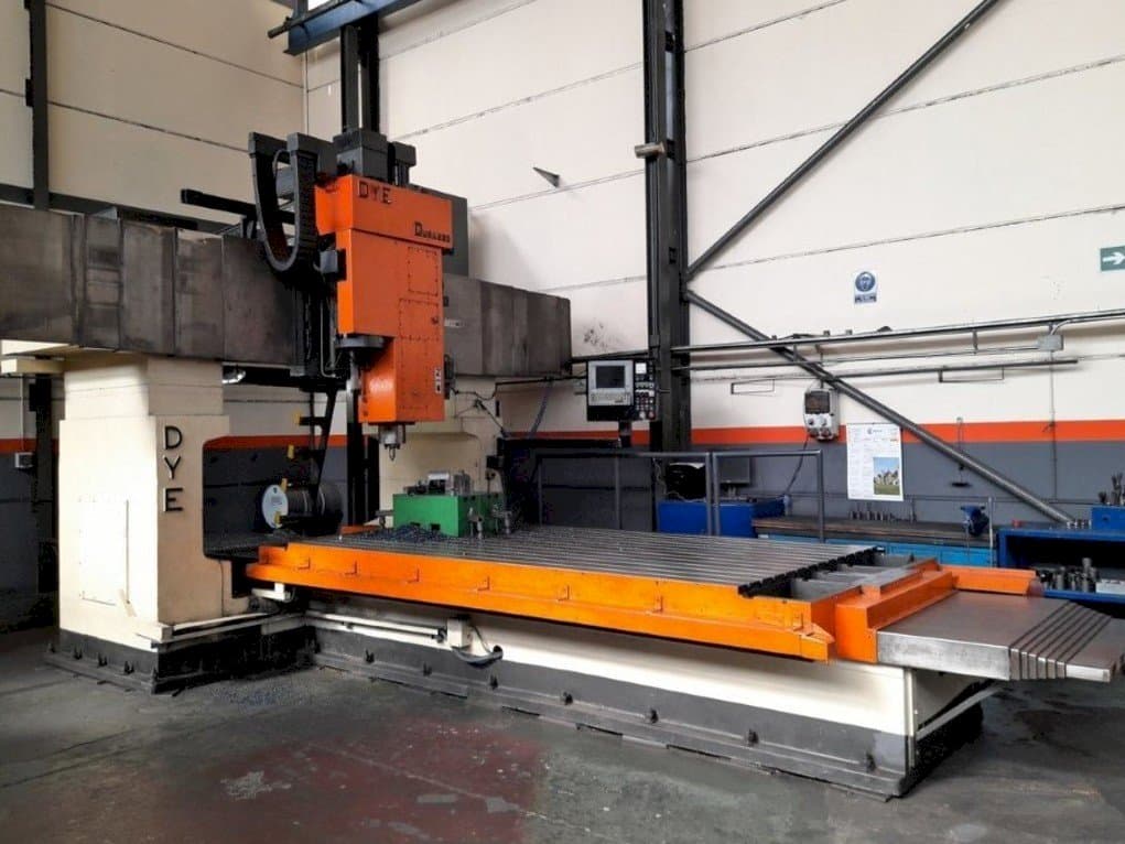 Vooraanzicht van DYE FB-3600 machine