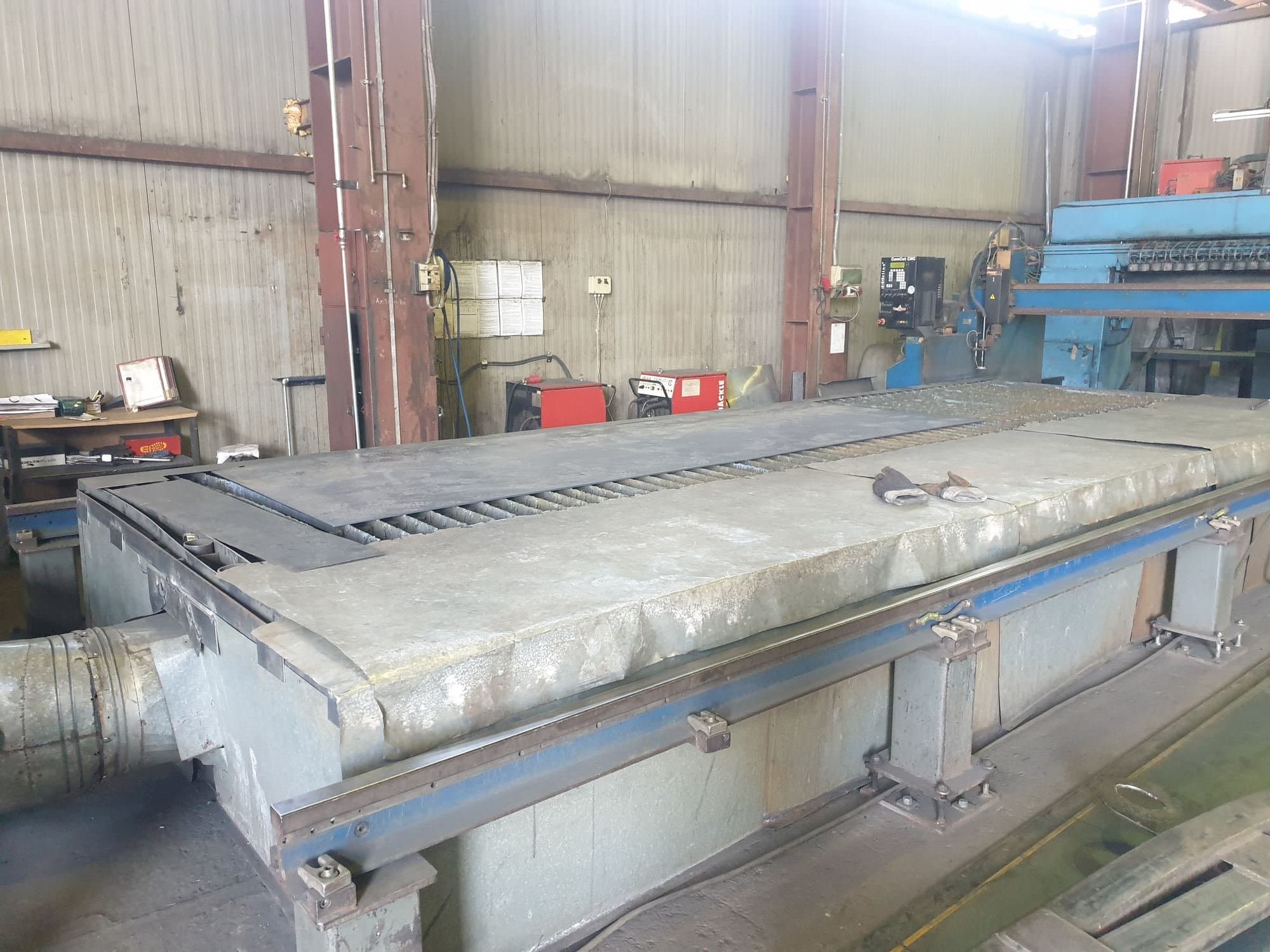 Vooraanzicht van Messer OMNICUT machine