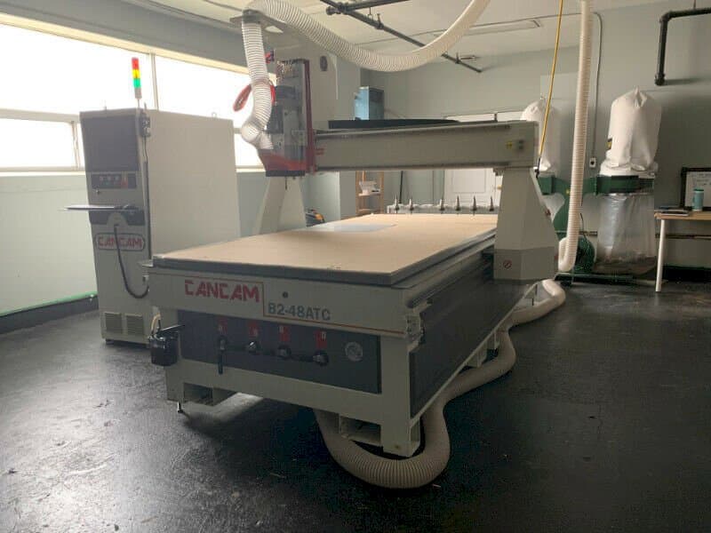 Vooraanzicht van CanCam B2-48 ATC machine