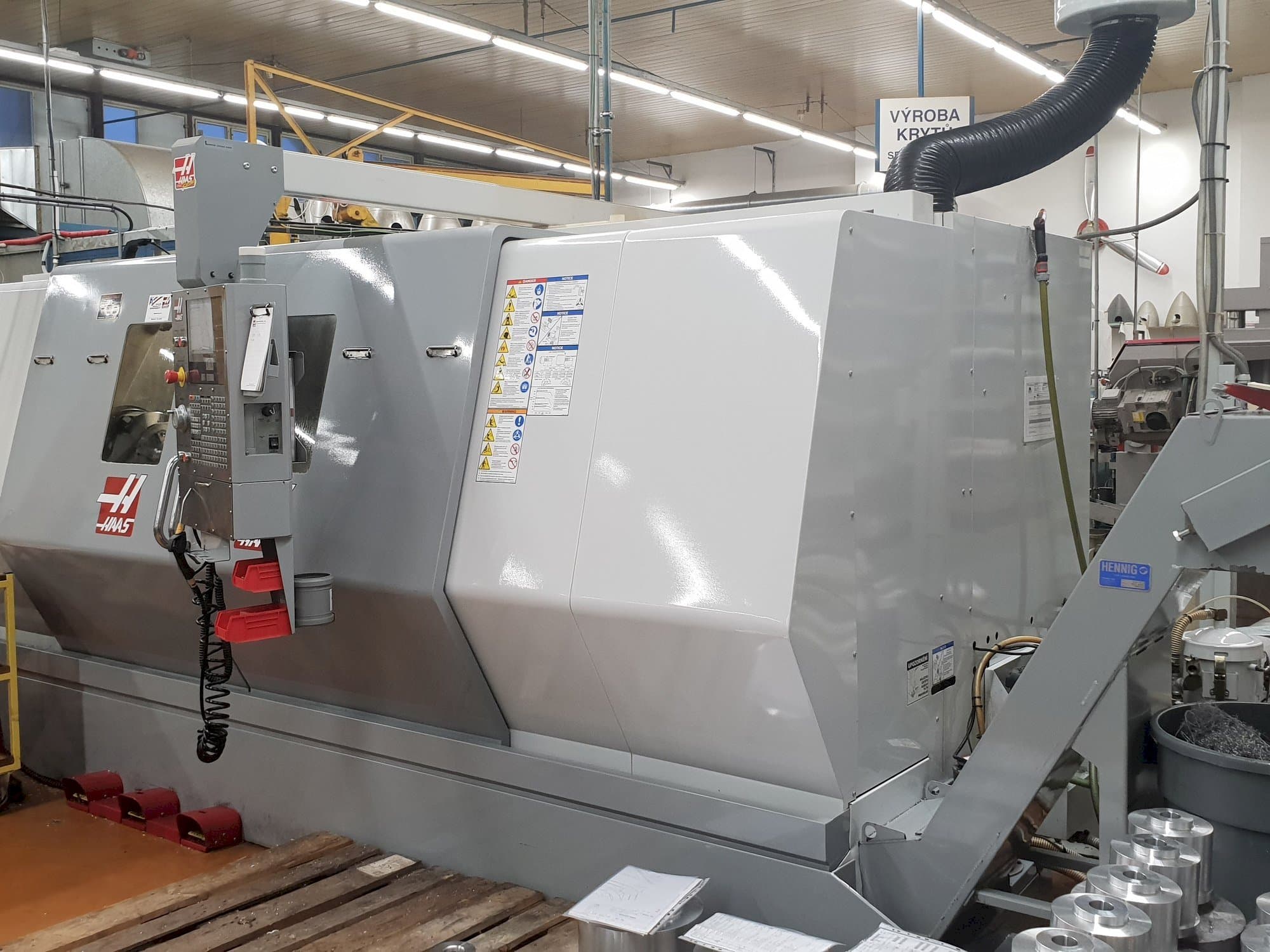 Recht aanzicht van HAAS SL-40 machine