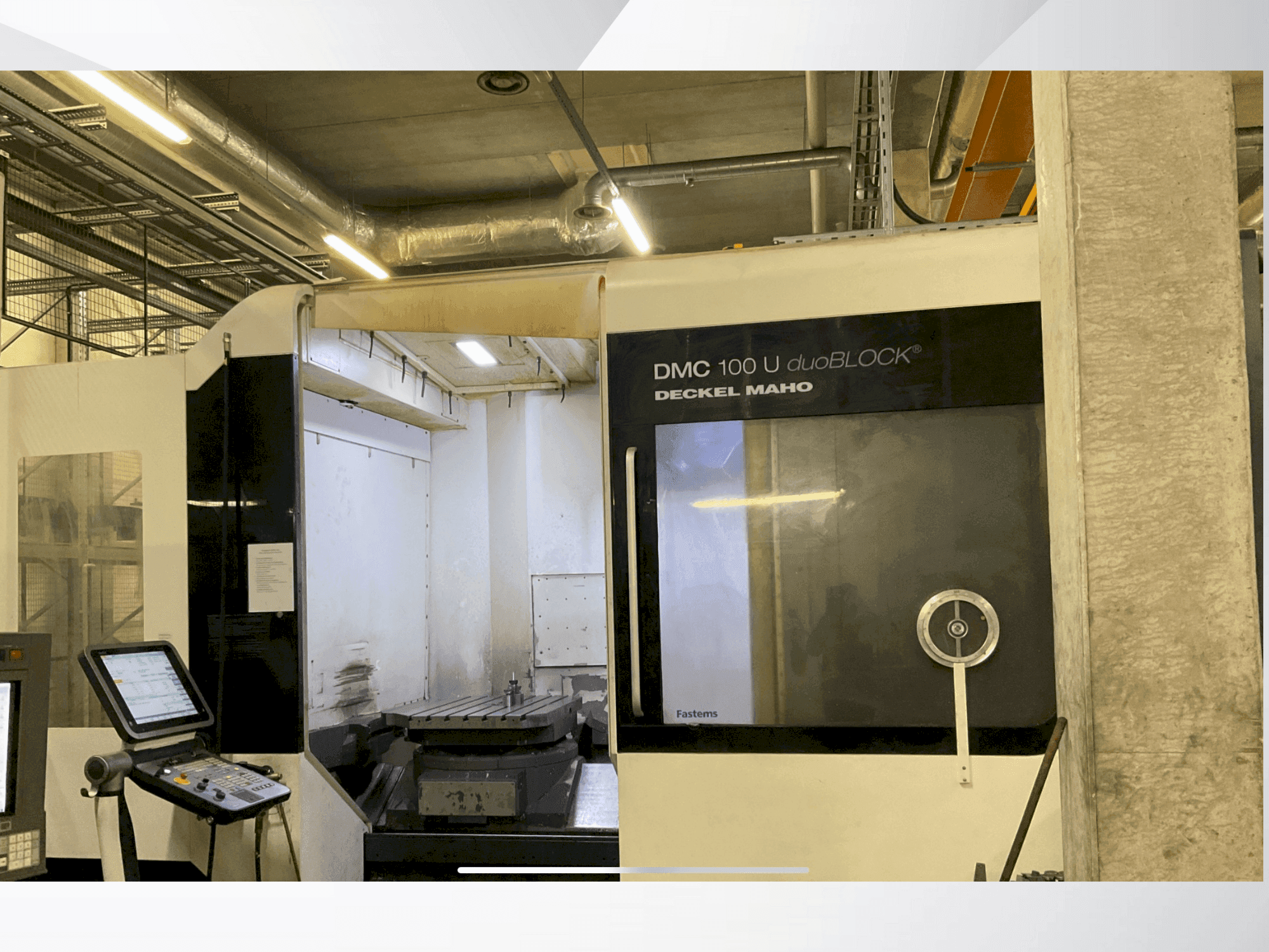 Vooraanzicht  van DMG DECKEL MAHO DMC 100U duoBLOCK  machine