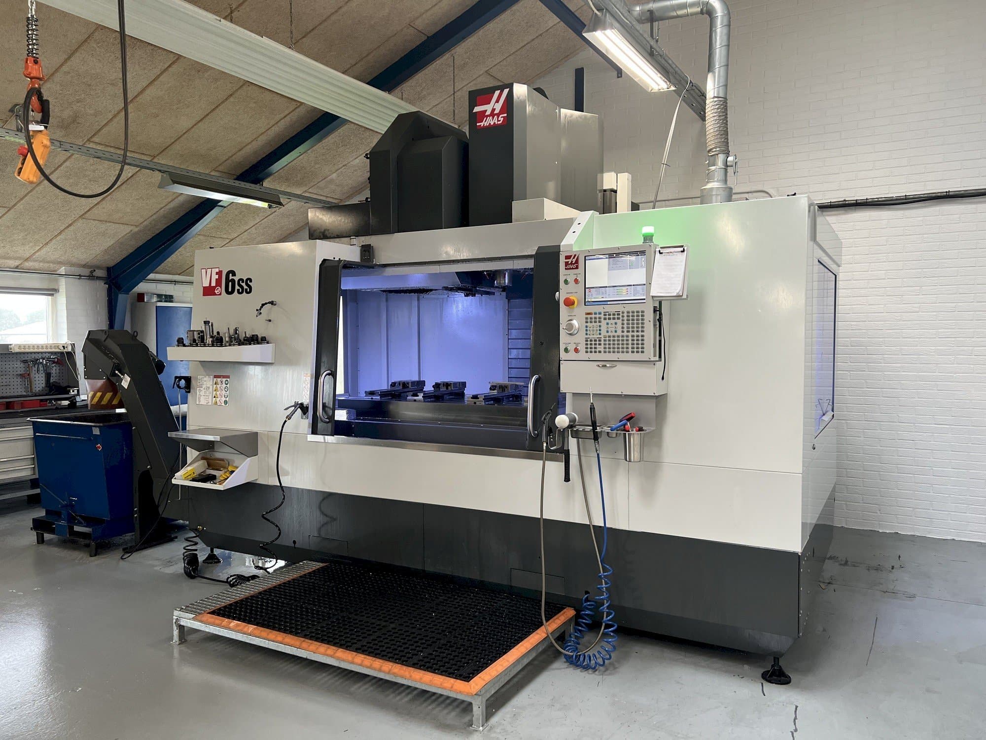 Vooraanzicht van HAAS VF6-SS machine