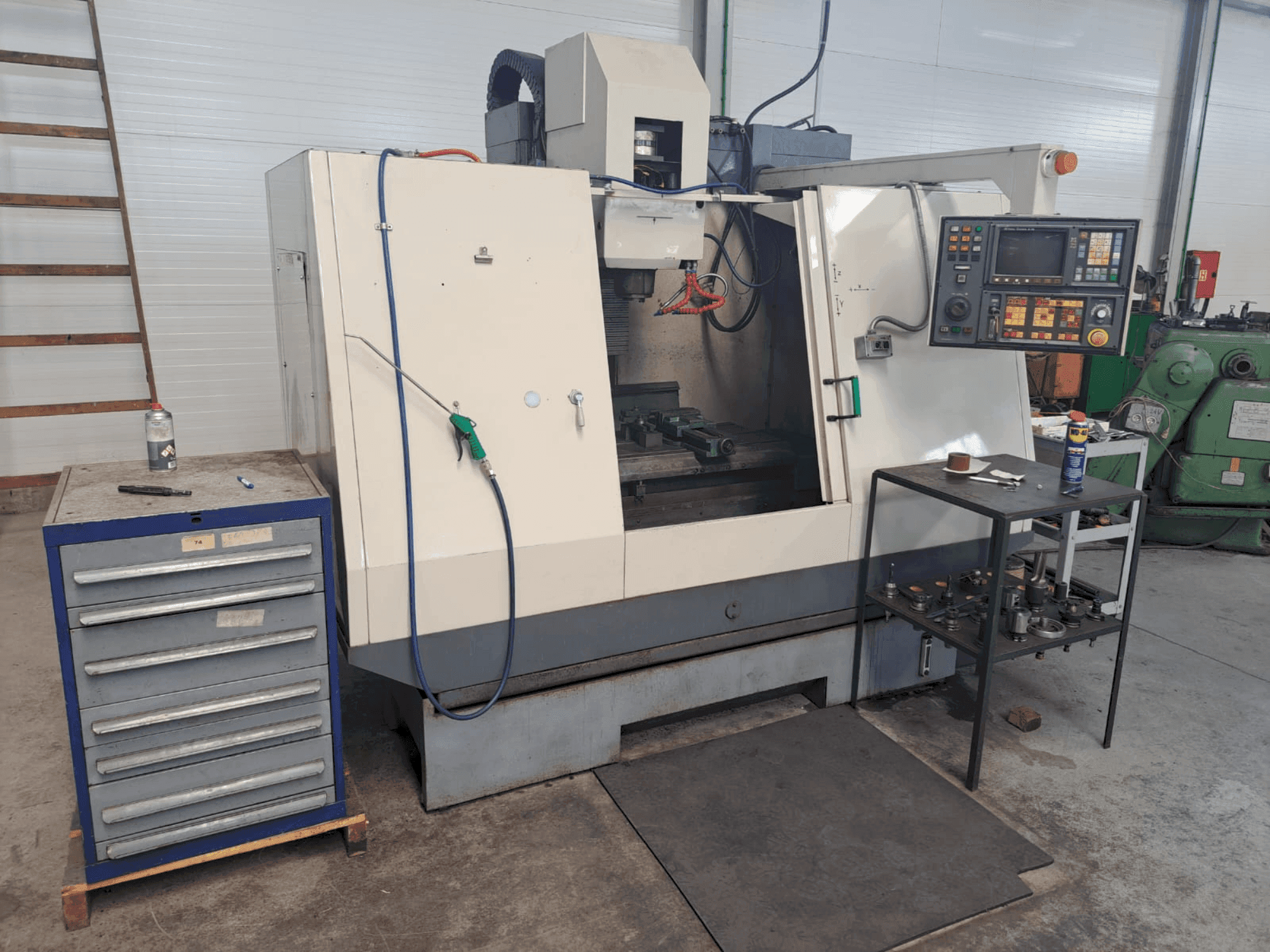 Vooraanzicht van Cincinnati Sabre machine