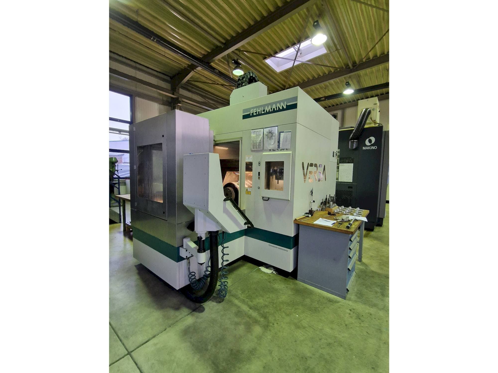 Vooraanzicht van FEHLMANN Versa P825 machine