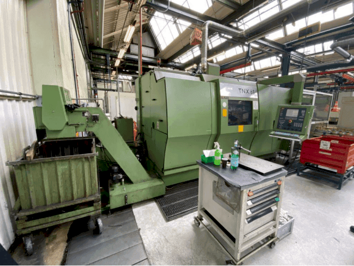 Vooraanzicht  van TRAUB TNX 65  machine