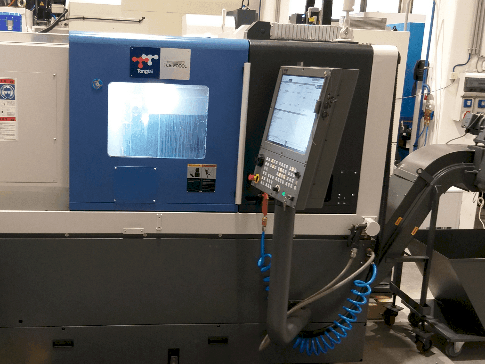 Vooraanzicht van Tongtai TCS2000L machine