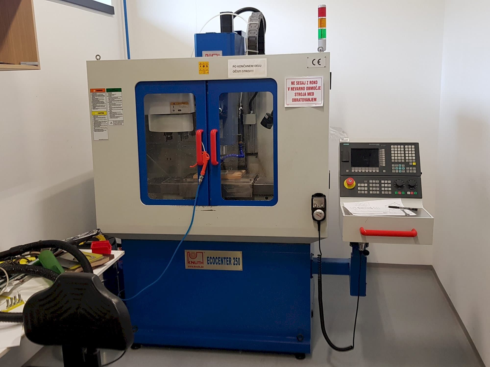 Vooraanzicht van KNUTH EcoCenter 250 machine