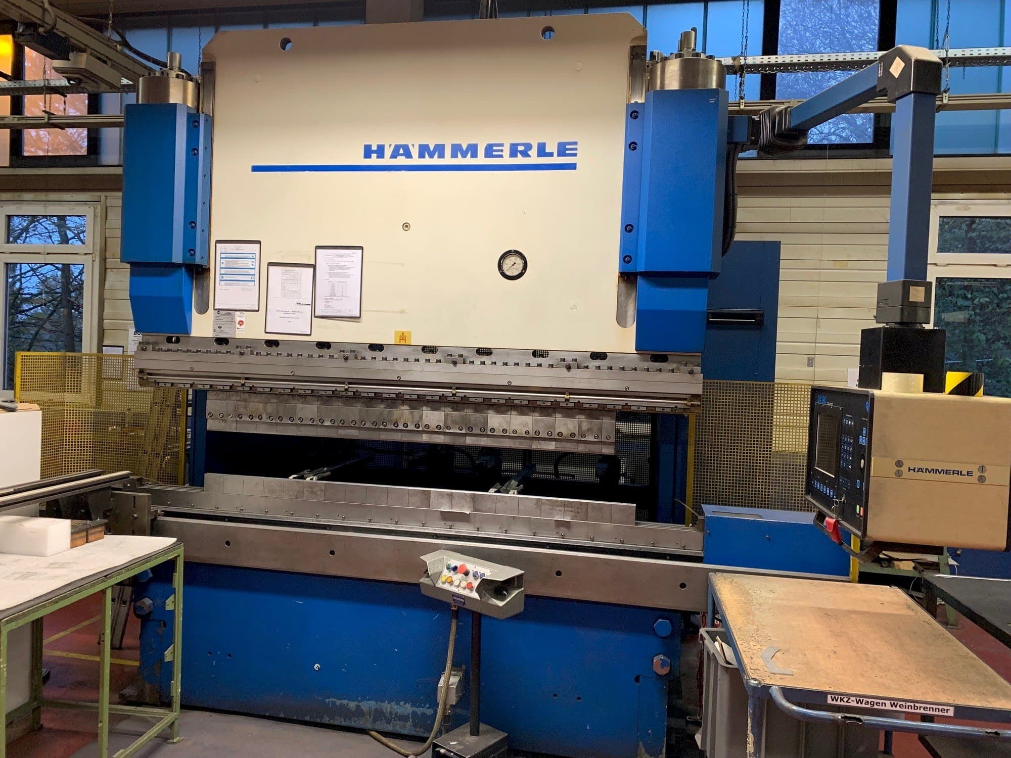 Vooraanzicht van HAMMERLE AP 200 2600 Serie 3 machine