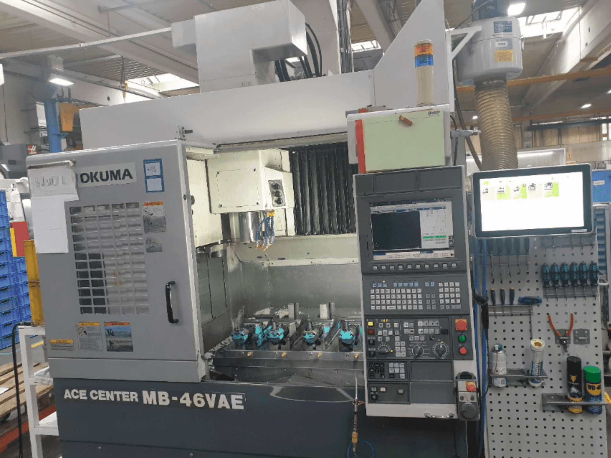 Vooraanzicht van Okuma MB-46VAE machine