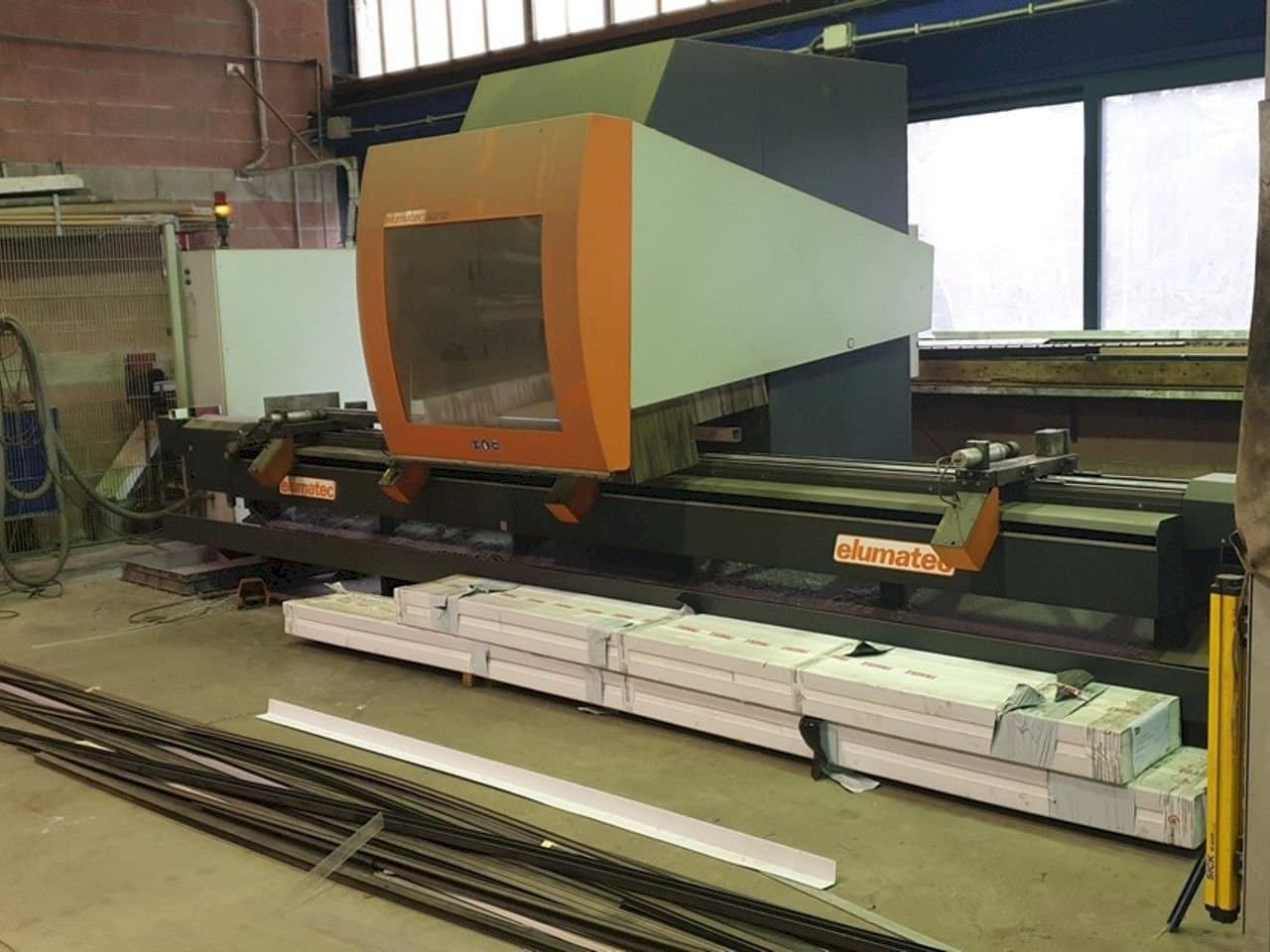Vooraanzicht van Elumatec SBZ 131 machine