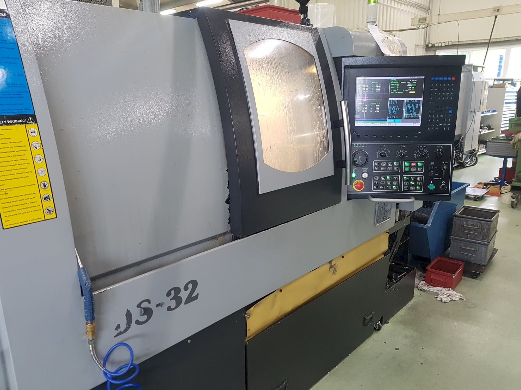 Vooraanzicht  van Chiah-Chyun CDS-32  machine