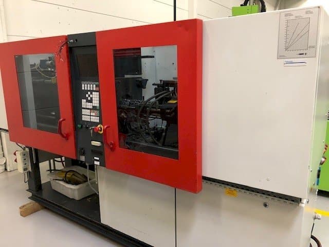 Linkerzijdeaanzicht van FERROMATIK MILACRON K40 D-E machine