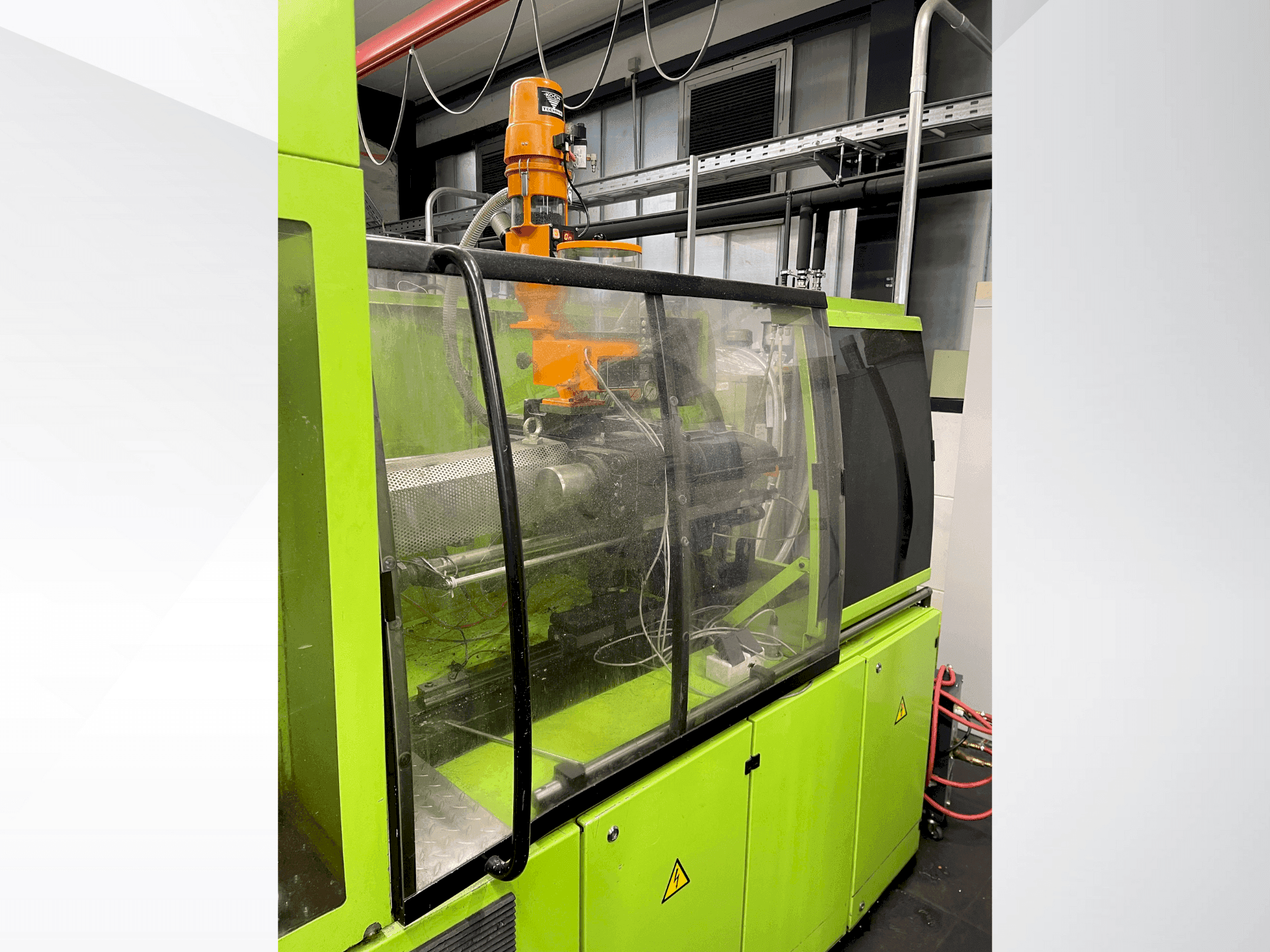 Vooraanzicht van Engel ES 330 H / 80V SOTR machine