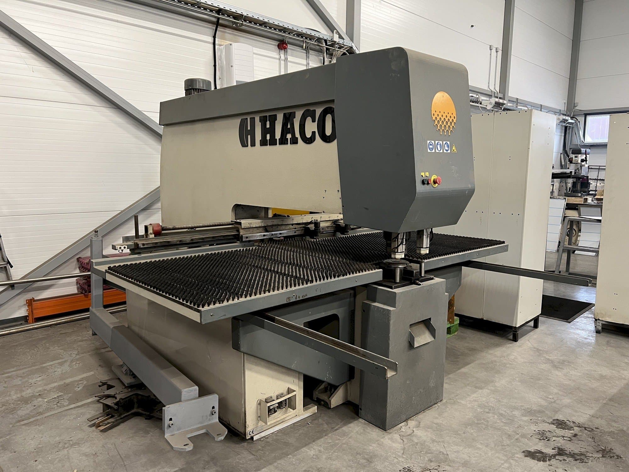 Vooraanzicht van HACO PM 310V-3 machine